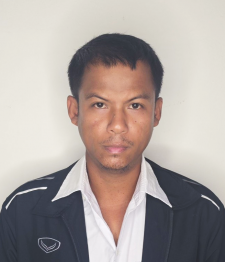 นายสุนทร สุมทุม ยามรักษาการณ์ สำนักงานใหญ่